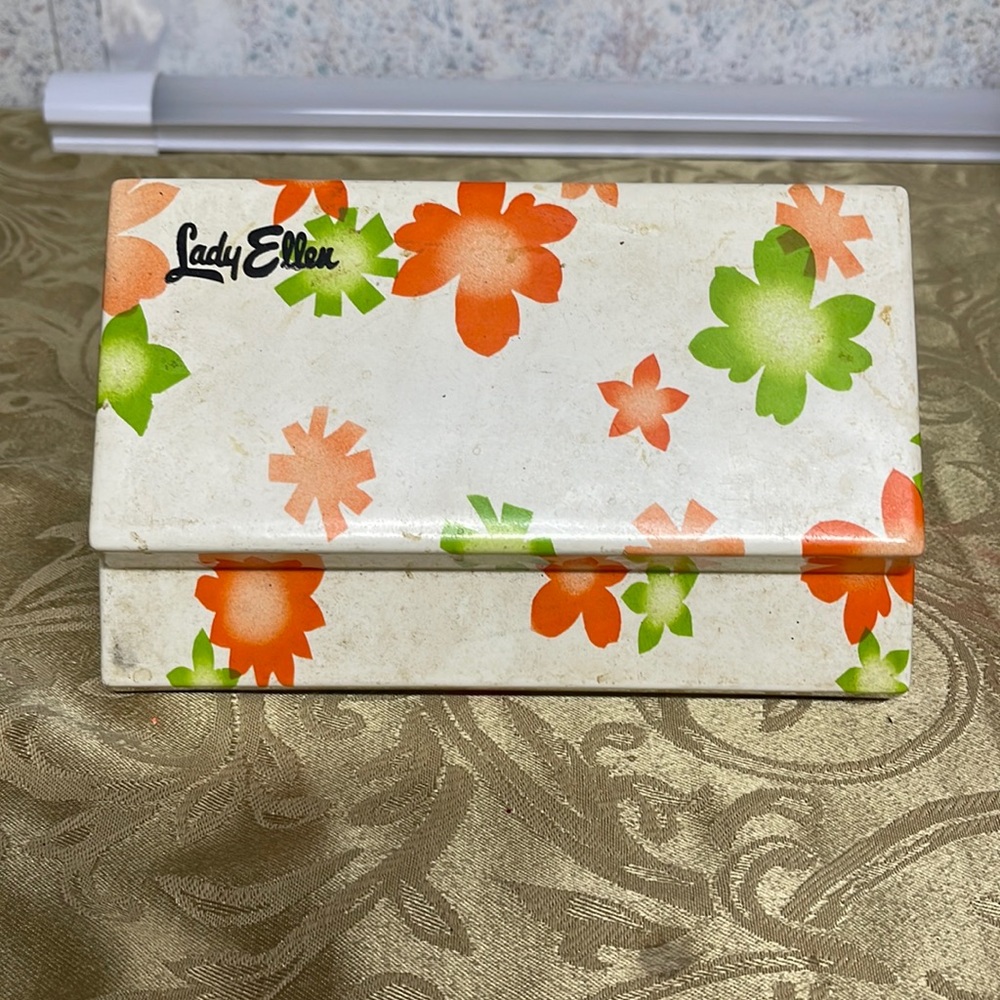 Vintage Lady Ellen curling set